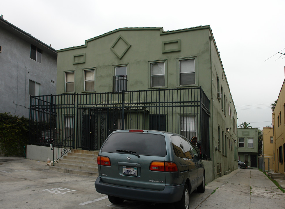 526 N Heliotrope Dr in Los Angeles, CA - Foto de edificio