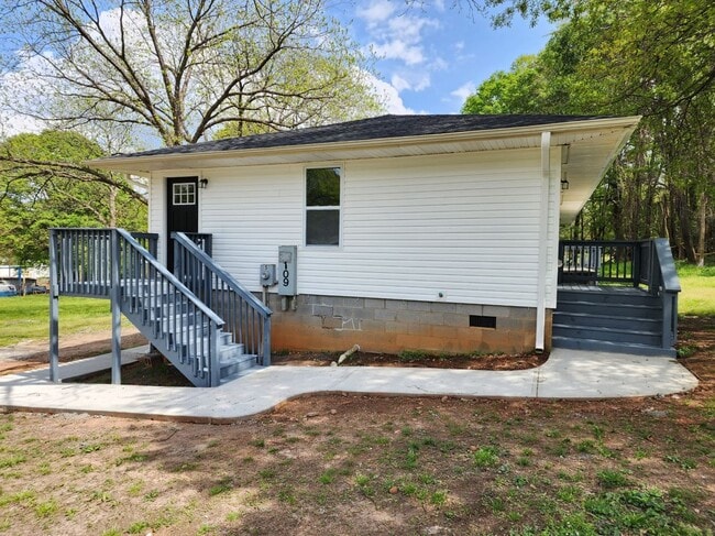 109 2nd St in Greenville, SC - Building Photo - Building Photo