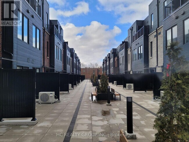 3079 Pharmacy Ave in Toronto, ON - Building Photo - Building Photo