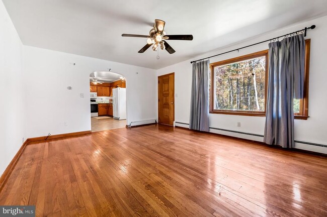 16811 Ridge Rd in Upperco, MD - Building Photo - Building Photo