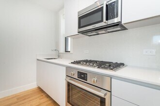 12 Elko St, Unit 8 in Boston, MA - Foto de edificio - Building Photo