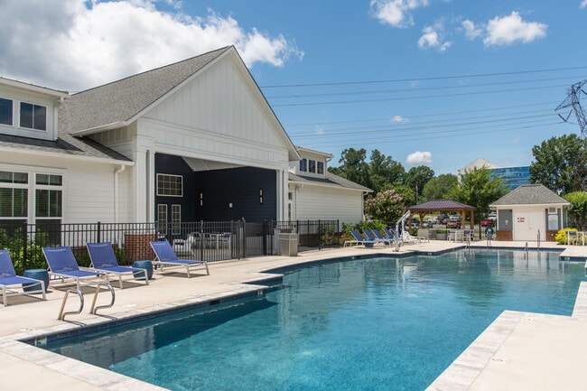 Commonwealth Apartments in Midlothian, VA - Foto de edificio - Building Photo