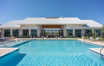 Avendale at The Colony in Bastrop, TX - Foto de edificio - Building Photo