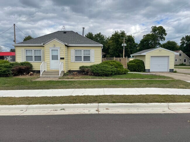 property at 201 E 7th St