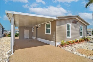 3103 Harpoon Ln in Saint James City, FL - Building Photo