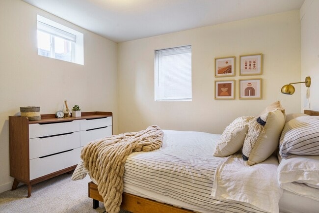 property at 5506 NE Hoyt St