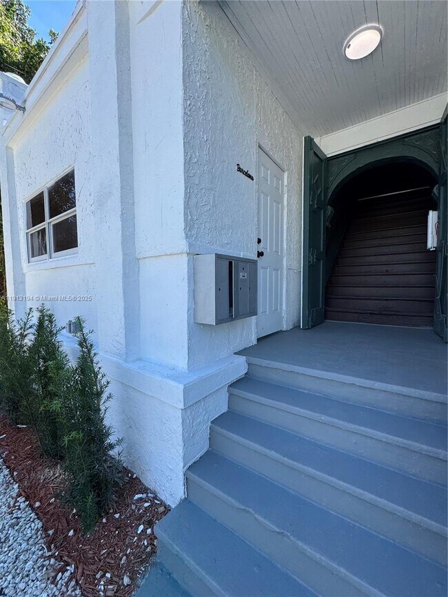 4028 SW 11th St-Unit -asturias in Coral Gables, FL - Building Photo - Building Photo