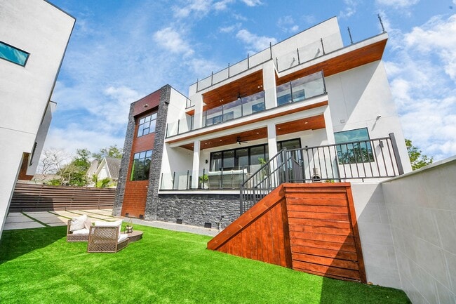 property at 5327 S Braeswood Blvd