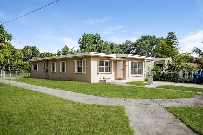 9100 NW 3rd Ave in Miami Shores, FL - Building Photo - Building Photo