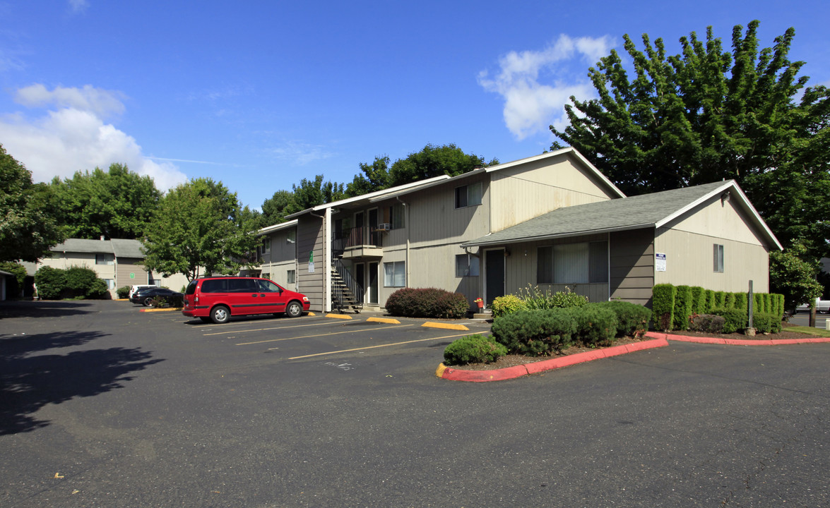 PineWood Commons in Gresham, OR - Building Photo