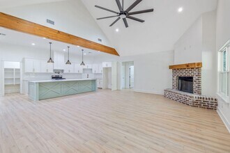 927 Magdalena Street in Sulphur, LA - Building Photo - Building Photo