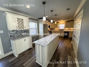 115 Berkshire Cir in Jacksonville, AR - Foto de edificio - Building Photo