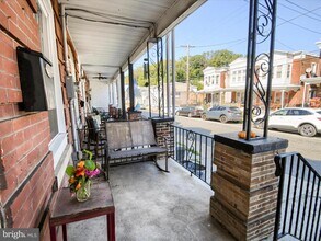 3822 Manayunk Ave in Philadelphia, PA - Foto de edificio - Building Photo