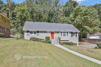 2635 Arrowood Dr in East Point, GA - Building Photo - Building Photo