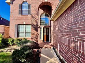 1946 Hawthorne Brook Ln in Fresno, TX - Foto de edificio - Building Photo