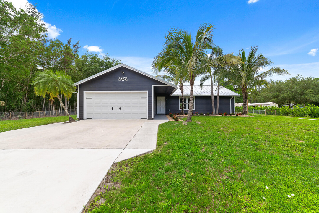 16391 Haynie Ln in Jupiter, FL - Building Photo