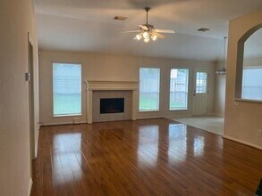 6519 Greenhouse Rd in Katy, TX - Building Photo - Building Photo