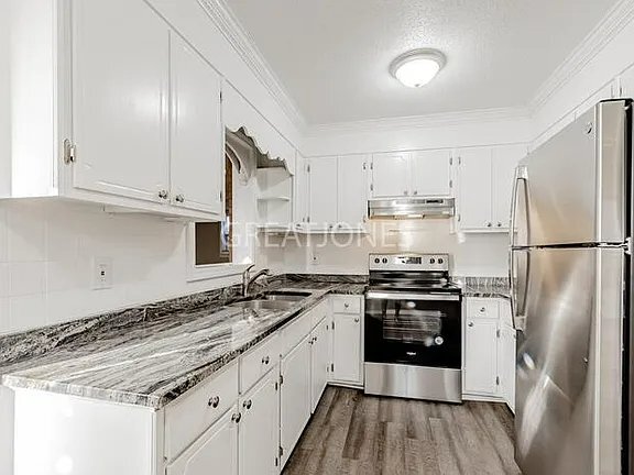 4527 Robney Dr in Columbia, SC - Foto de edificio - Building Photo