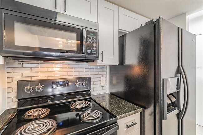 4907 W McElroy Ave in Tampa, FL - Building Photo - Building Photo