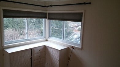 27 Maple St, Unit 2 in Oneonta, NY - Building Photo - Building Photo