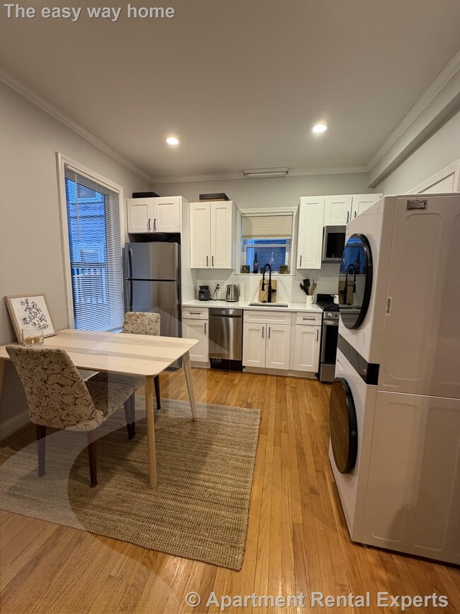 1576 Cambridge St, Unit 1576 in Cambridge, MA - Foto de edificio - Building Photo