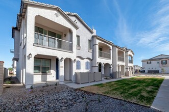 4017 E Brisa Dr in Gilbert, AZ - Foto de edificio - Building Photo