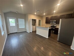 2500 Marty Way in Seguin, TX - Building Photo - Building Photo