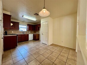 7271 Caracara Dr in Houston, TX - Foto de edificio - Building Photo