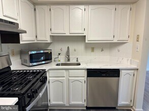 106 Lassen Ct in Princeton, NJ - Building Photo - Building Photo