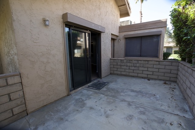47395 Monroe St in Indio, CA - Foto de edificio