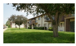 Woodcrest Apartments in Hiawatha, IA - Building Photo - Building Photo