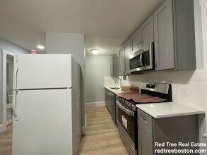 6 Otis St, Unit 2 in Somerville, MA - Building Photo - Building Photo