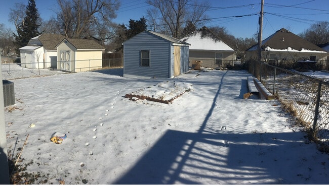 821 S Saville Ave in Independence, MO - Building Photo - Building Photo