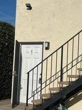 232 W Tujunga Ave, Unit E in Burbank, CA - Building Photo - Building Photo