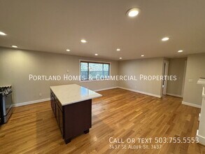 3437 SE Alder St in Portland, OR - Building Photo - Building Photo