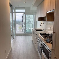 13350 Central Ave in Surrey, BC - Building Photo