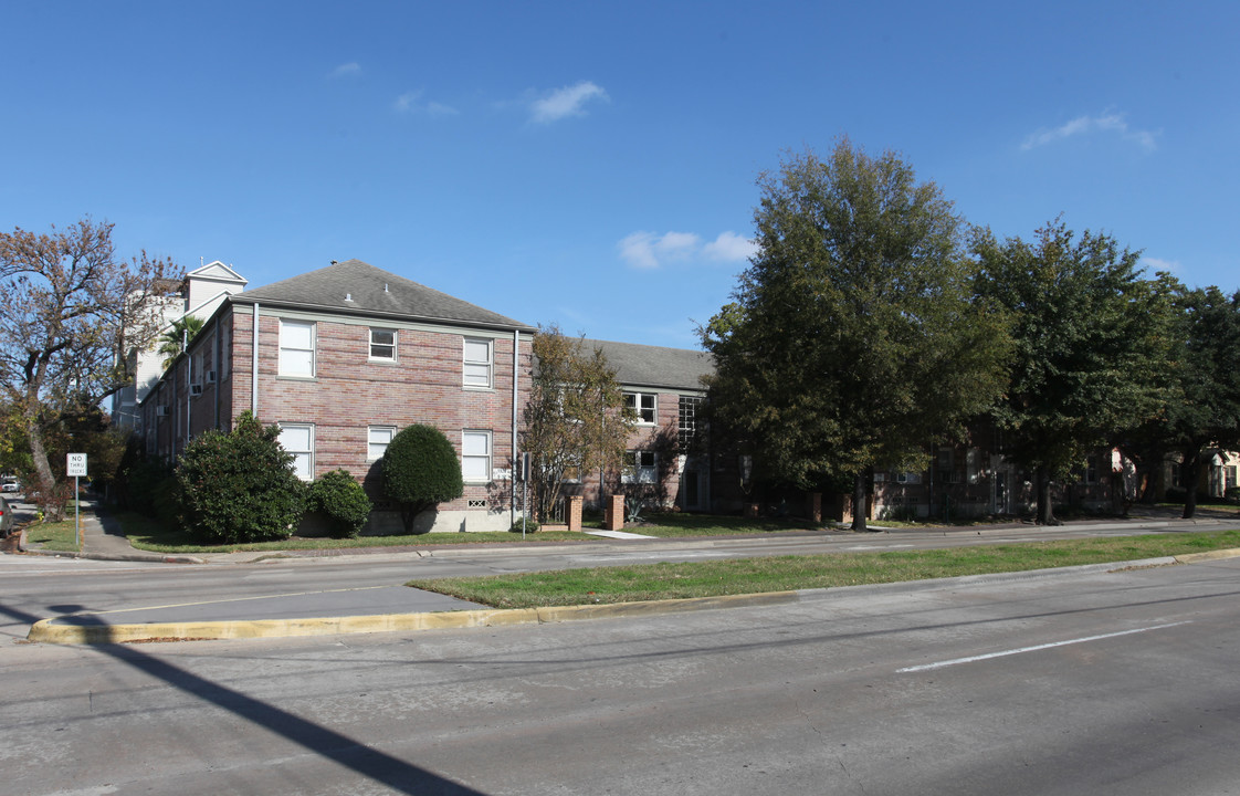 1920 Richmond Ave in Houston, TX - Building Photo