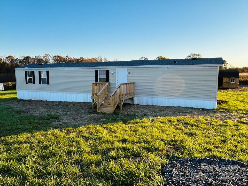 137 Gatewood Dr in Lawndale, NC - Building Photo