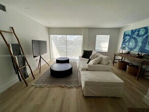 221 Meridian Ave in Miami Beach, FL - Building Photo - Building Photo