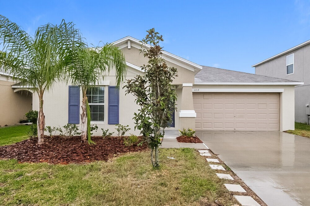 1713 Broad Winged Hawk Dr in Ruskin, FL - Foto de edificio