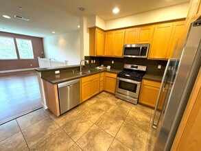 660 Cedarville Ln in San Jose, CA - Foto de edificio - Building Photo