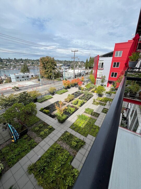 2960 Eastlake Ave E in Seattle, WA - Building Photo