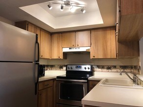 608 Lynchburg Dr in Brandon, FL - Building Photo - Building Photo