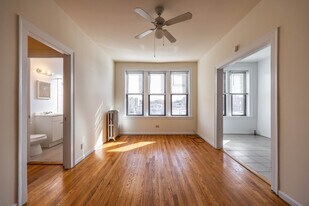 2704 N Sawyer Ave in Chicago, IL - Building Photo