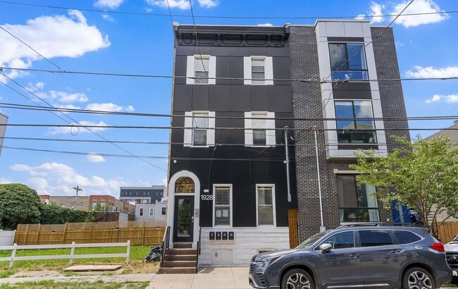 property at 1928 E Cumberland St