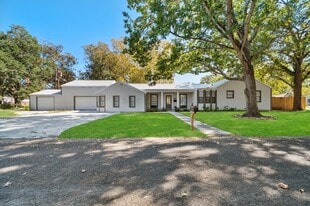 1106 Oriole Ln in Wharton, TX - Building Photo