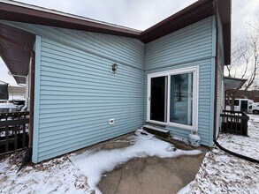 1302 Sunset St in Iowa City, IA - Building Photo - Building Photo