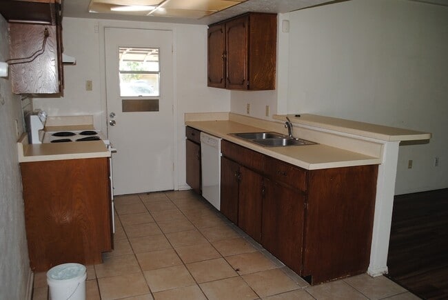 2321 Suffolk Ln in Lancaster, TX - Building Photo - Building Photo