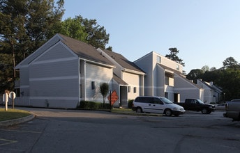 Villas de las Colinas 4 in Atlanta, GA - Foto de edificio - Building Photo