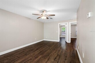 2703 W Tampa Bay Blvd in Tampa, FL - Foto de edificio - Building Photo